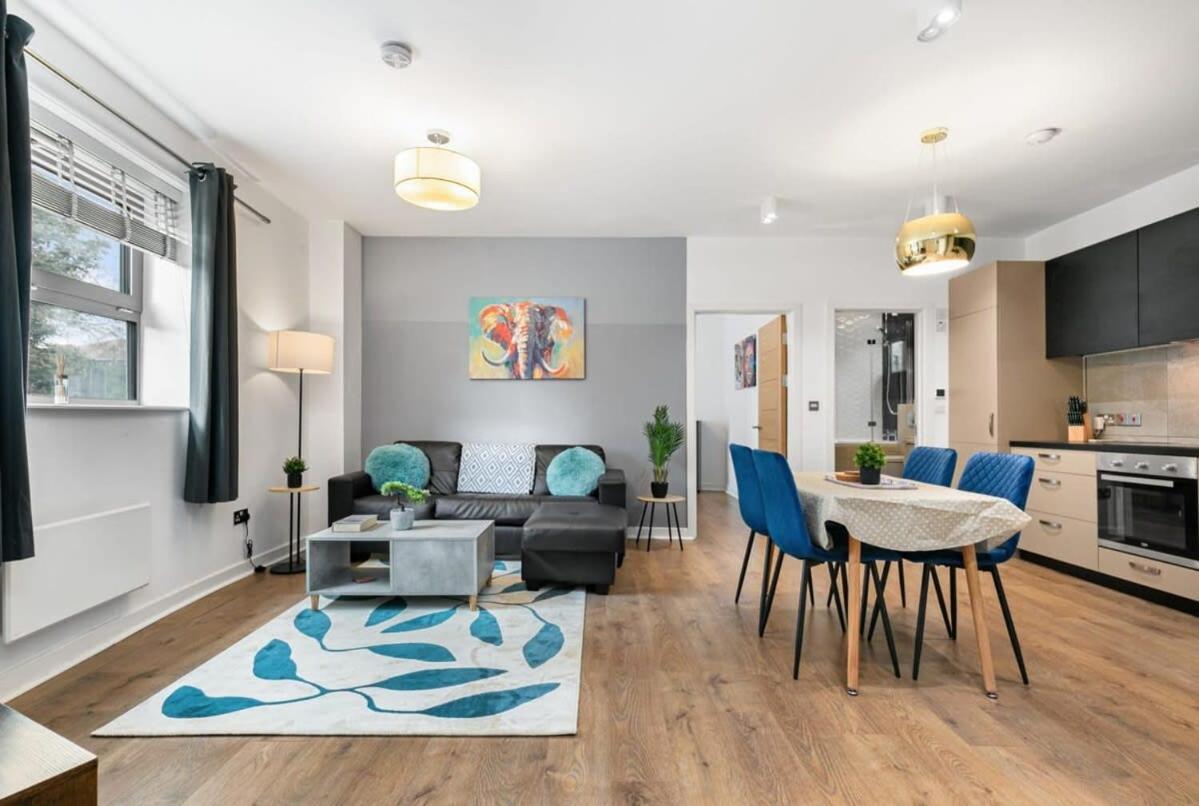 Spacious 1 Bedroom Apartment In Central Уокинг Экстерьер фото